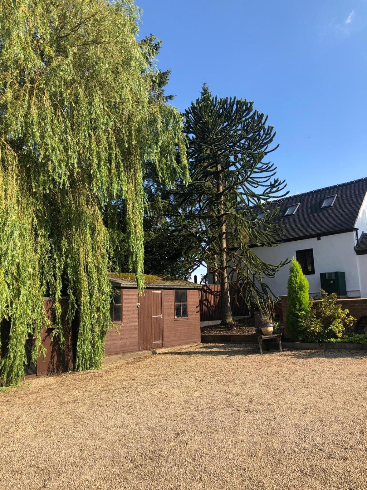 The Willow Denstone Екстер'єр фото